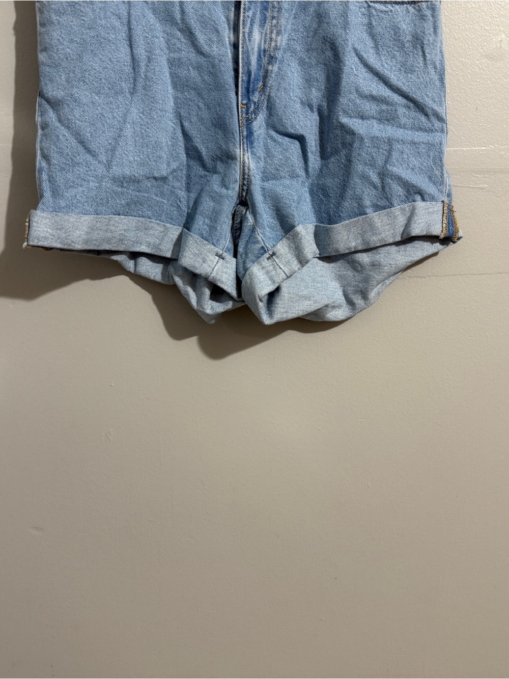 Levis 80s Mom Shorts Womens 29 High Rise Light Wash Cuffed Denim Jean Shorts - Picture 4 of 13